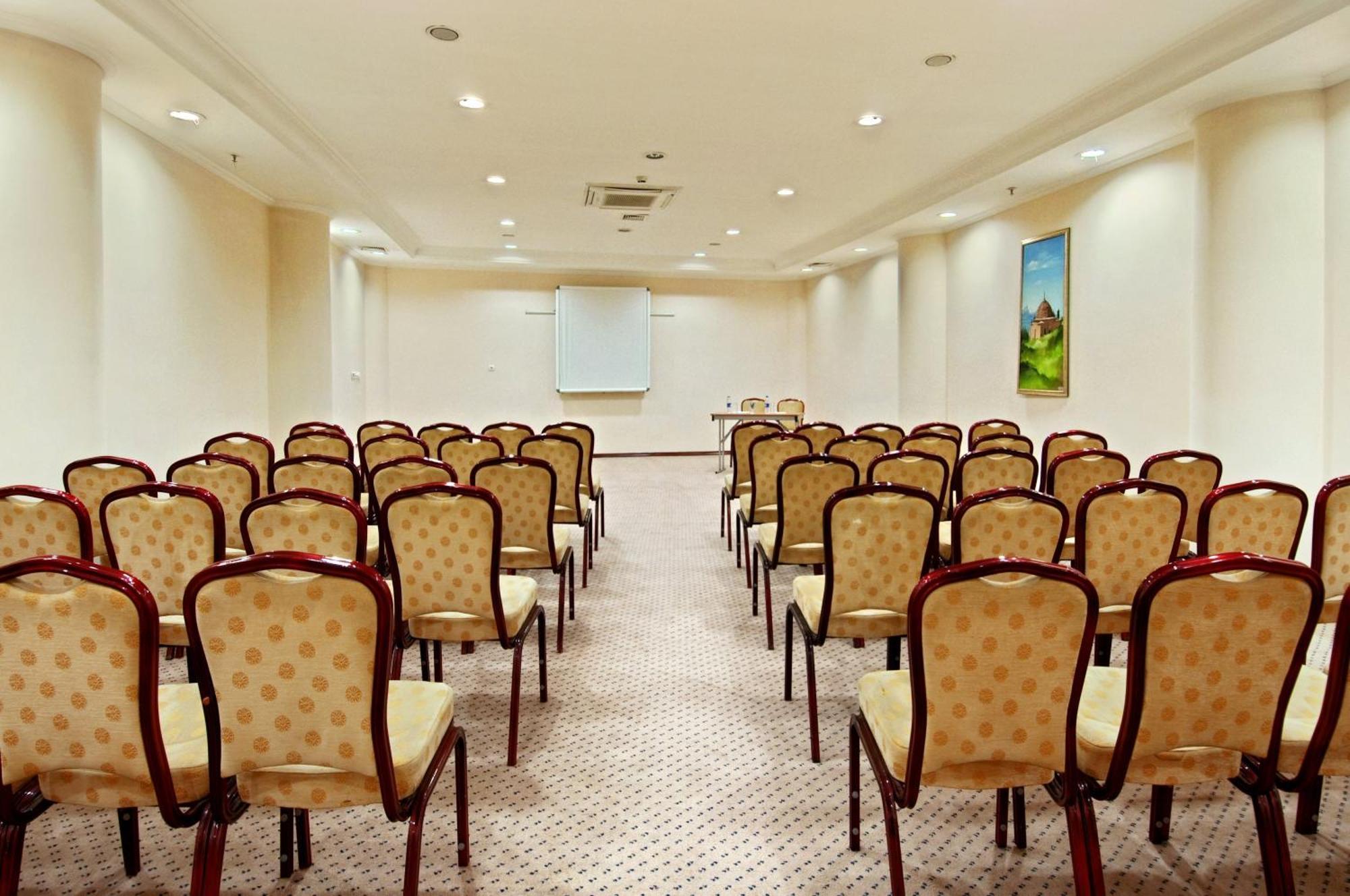 Wyndham Grand Kayseri Kültér fotó A typical conference room